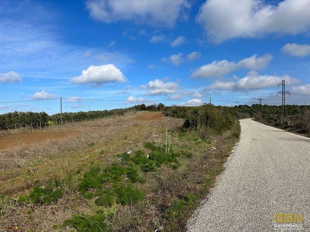 ÇANAKKALE BİGA KEMER KÖYÜNDE DENİZ MANZARALI PROJELİK SATILIK ARAZİ